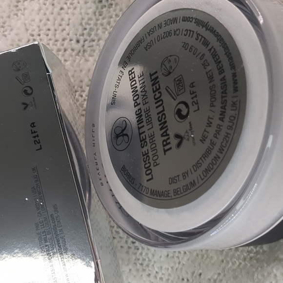 Anastasia Beverly Hills Loose Setting Powder, 25g/0.90oz - Picture 13 of 14